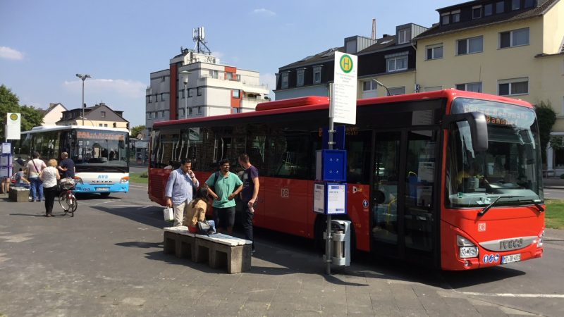 Neue Busse vor dem Bahnhof Bad Neuenahr