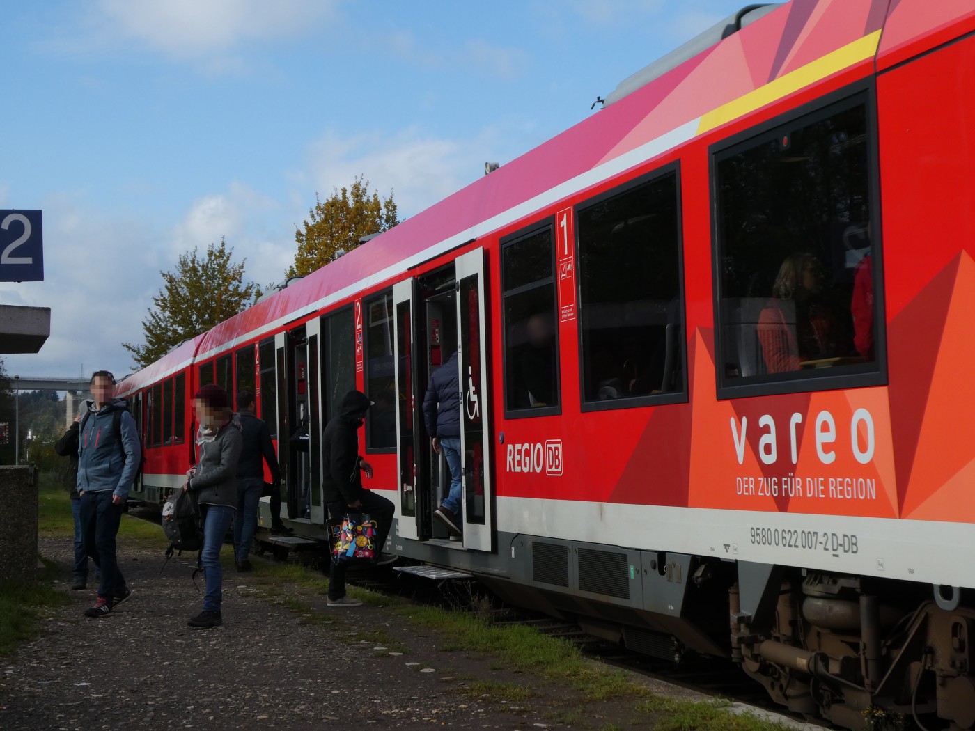 Die Arbeitsgruppe Mobilität der GRÜNEN im Kreis Ahrweiler setzt sich unter anderem ein für die Verbesserung der Qualität der Bahnhöfe. Hier ein Blick auf den Bahnhof Heimersheim, der nicht barrierefrei ist.