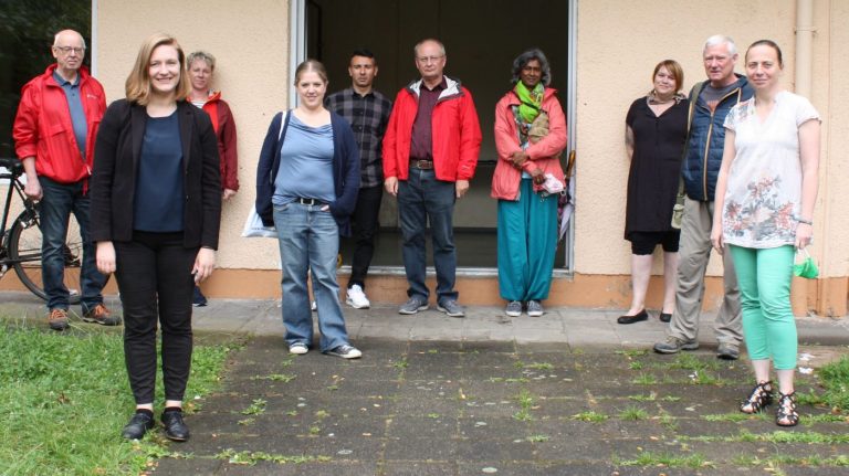 Katharina Binz, MdL besucht in Kripp die Flüchtlingssammelunterkunft