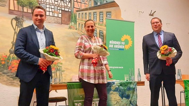 Duell der Bürgermeisterkandidaten:(v.l.n.r) Marcel Caspers, Stefani Jürries (Moderation), Sebastian Goerke