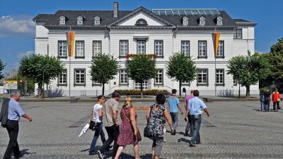 Das Rathaus am Sinziger Kirchplatz. Foto: Anton Simons/AW-Wiki