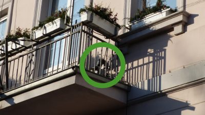 Feinstaubsensor am Balkon des Remagener Rathauses