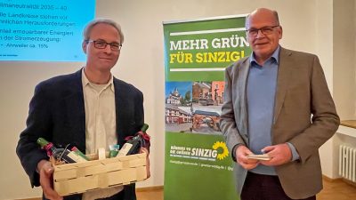 Prof. Dr. Urban Weber (links) und Hardy Rehman, Sprecher der Sinziger Grünen