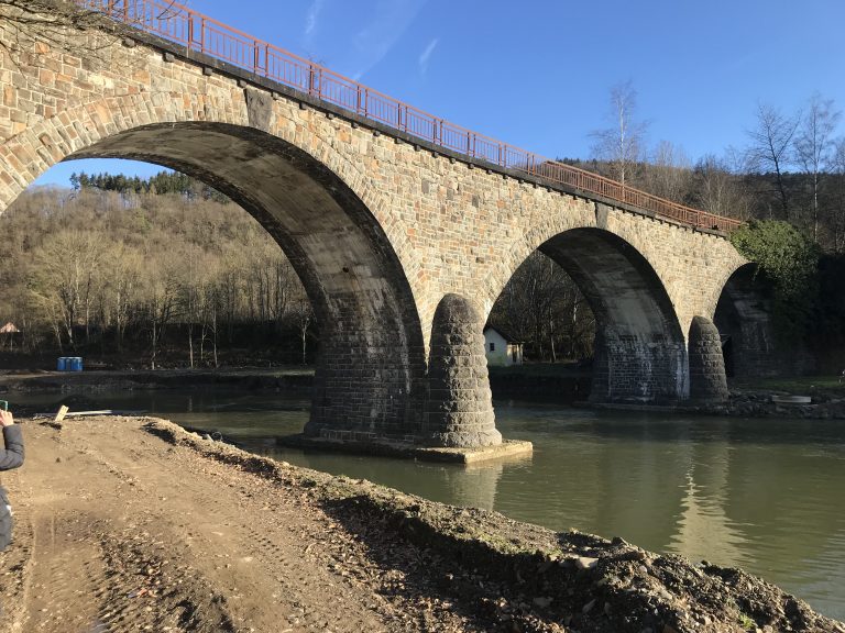 Historische Bahn-Brücke von Dümpelfeld soll abgerissen werden!