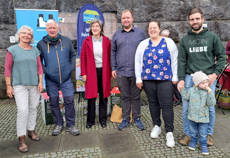Grüne beim Fairen Frühstück am Friedensmuseum
