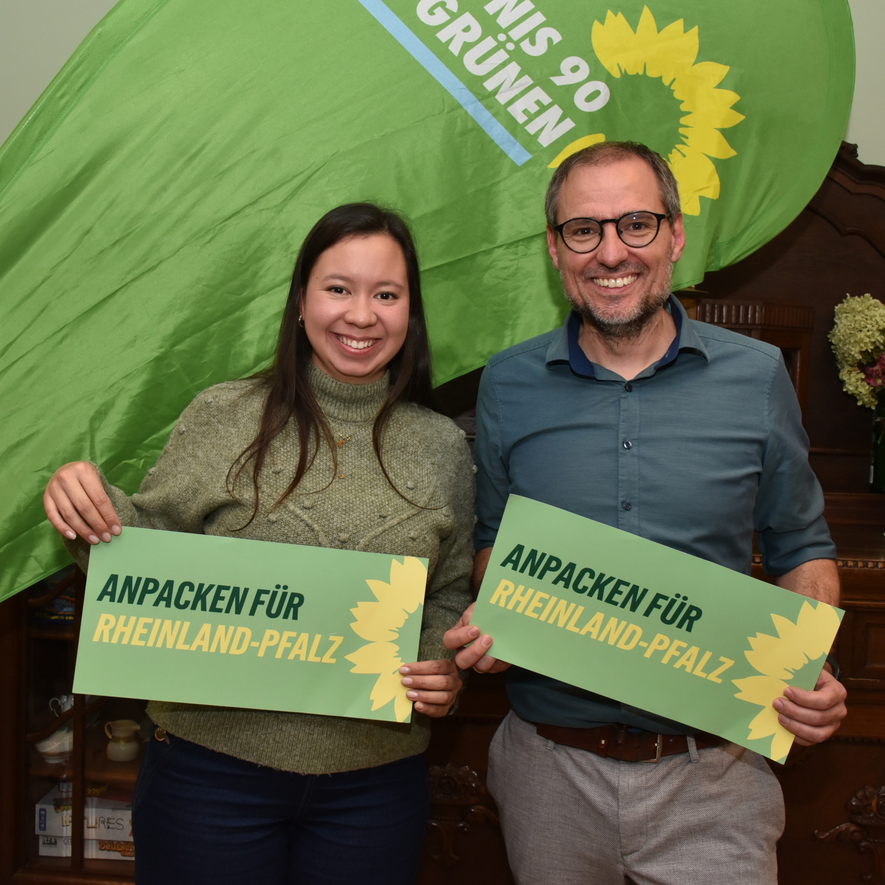 Dr. Andreas Resch (43) aus Bad Neuenahr-Ahrweiler ist Direktkandidat von BÜNDNIS 90/DIE GRÜNEN im Wahlkreis 14. Sarah Rößel ist die Ersatzbewerberin.