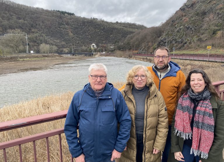 GRÜNE vor Ort in Altenahr-Altenburg – Gewässerwiederherstellung zeigt erste Erfolge
