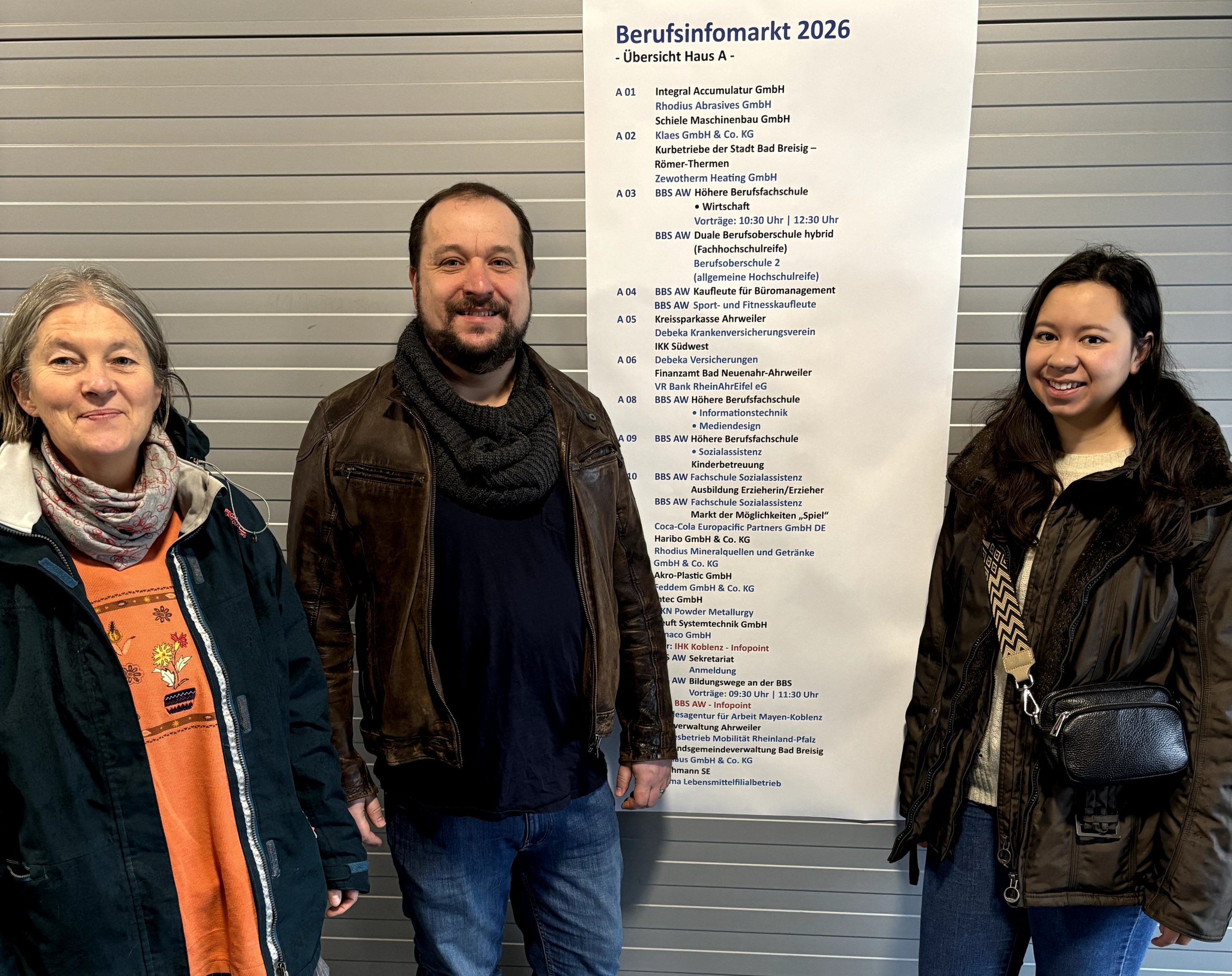 GRÜNE der Stadtratsfraktion am Berufsinfomarkt der BBS, v.l.n.r.: Birgit Stupp, Christoph Scheuer, Sarah Rößel