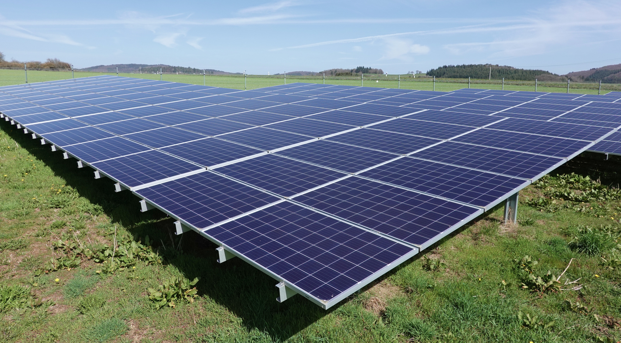 Strom aus erneuerbaren Energien wie aus dieser PV-Anlage sind der Schlüssel zu einer enkeltauglichen Energieversorgung.